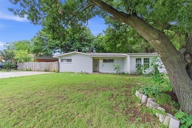 2204 Dunloe Avenue - Photo 2