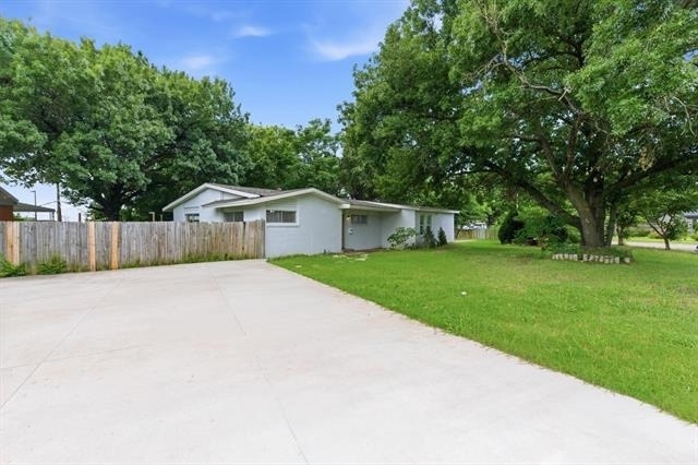 2204 Dunloe Avenue - Photo 0