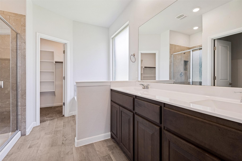 9112 Sycamore Leaf Drive - Photo 9