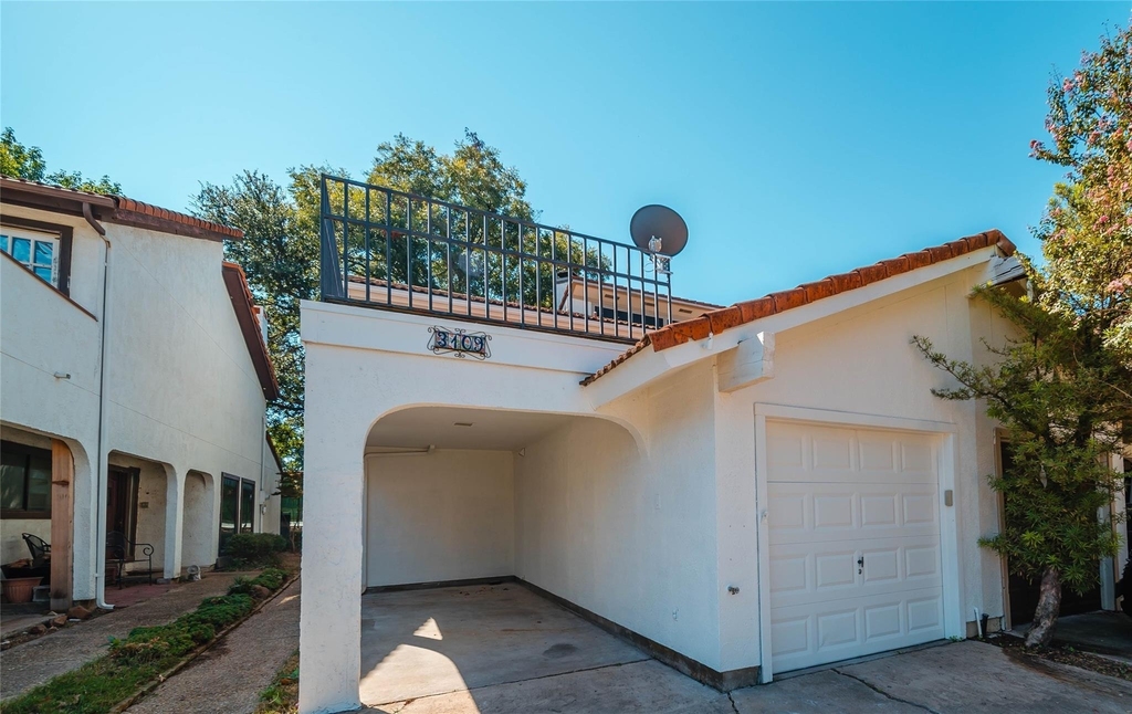 3109 Lakeside Drive - Photo 0