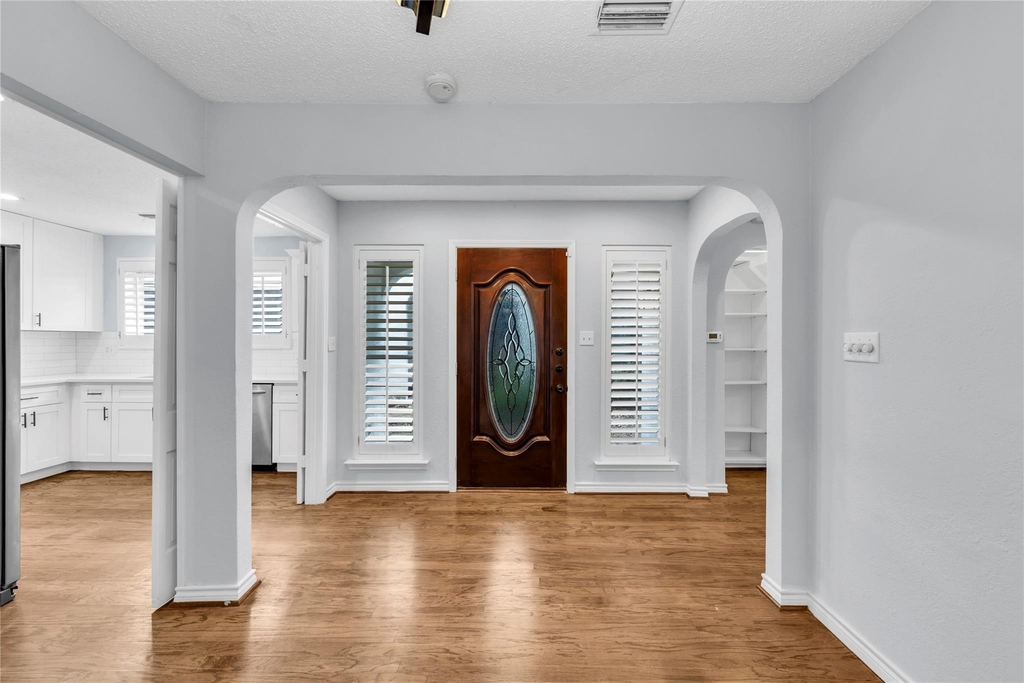 3109 Lakeside Drive - Photo 2