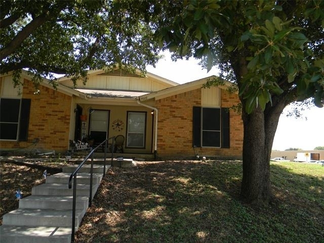 7024 Crosstimbers Lane - Photo 0