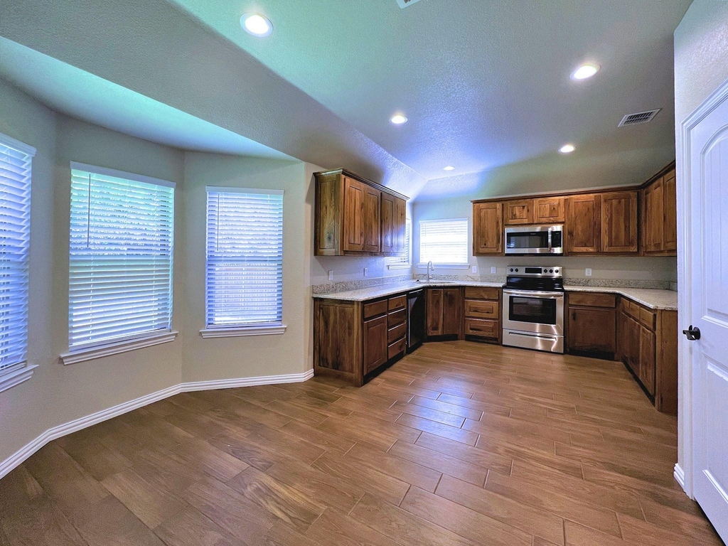 219 Clover Circle - Photo 4