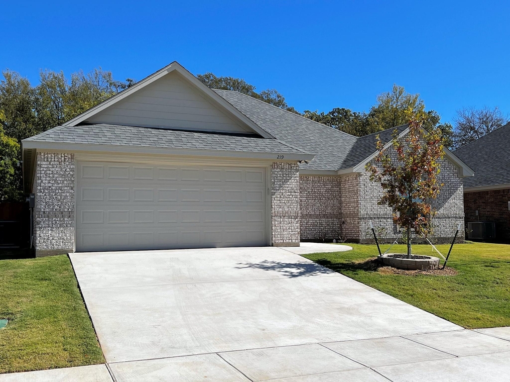 219 Clover Circle - Photo 0