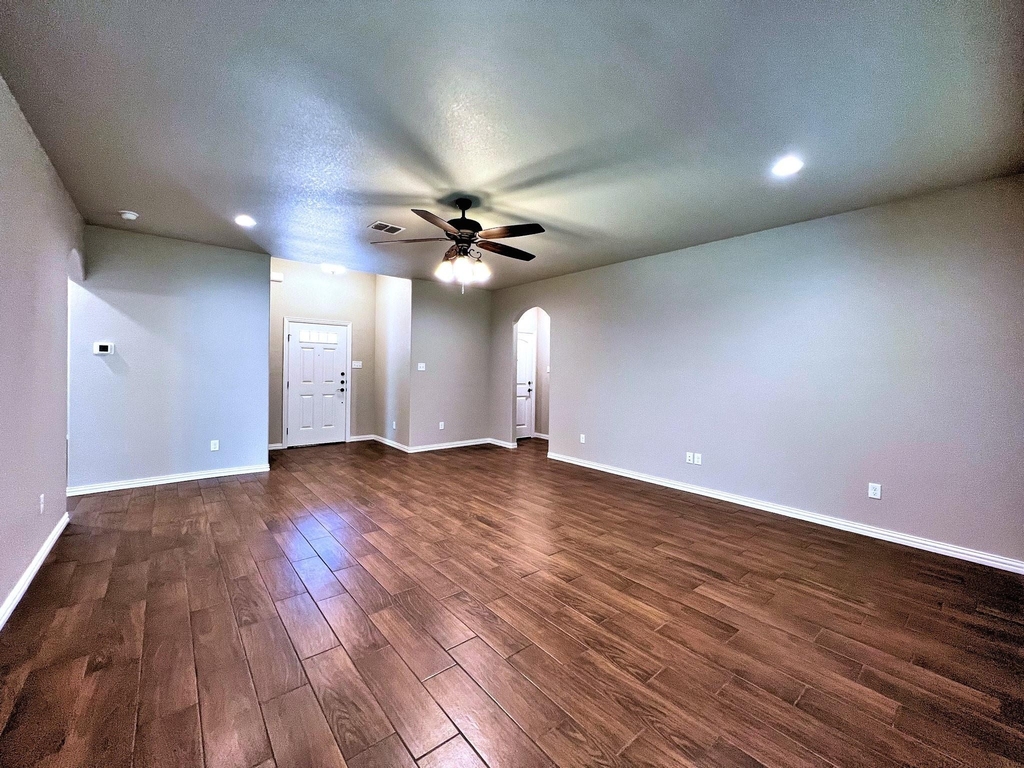 219 Clover Circle - Photo 3