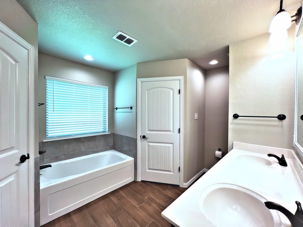 219 Clover Circle - Photo 9