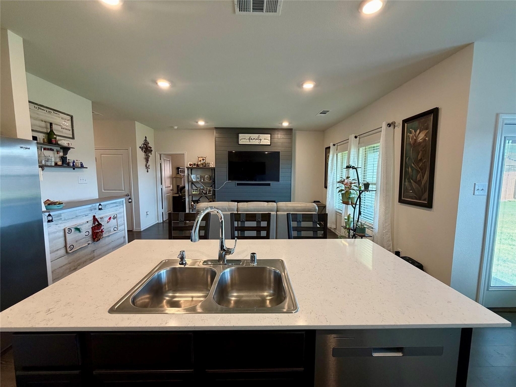 1408 Skyline Drive - Photo 4