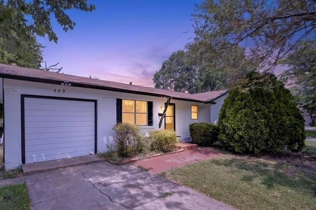 909 Rosewood Hills Drive - Photo 0