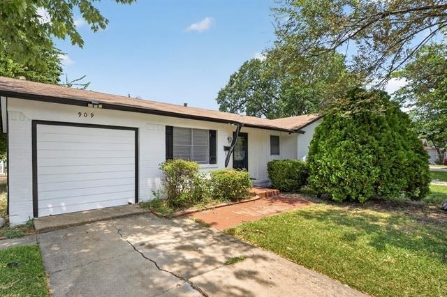 909 Rosewood Hills Drive - Photo 1