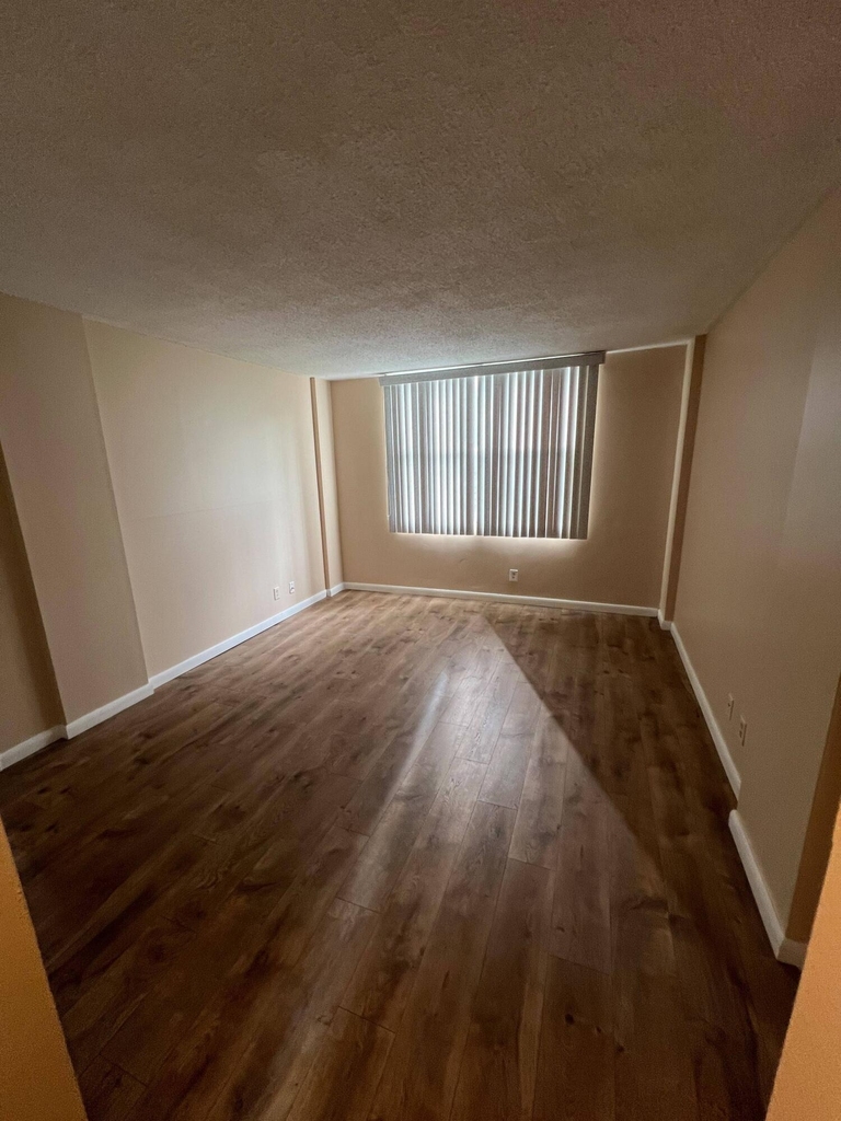 105 Royal Park Drive - Photo 1