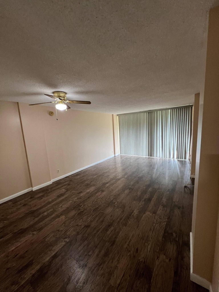 105 Royal Park Drive - Photo 0