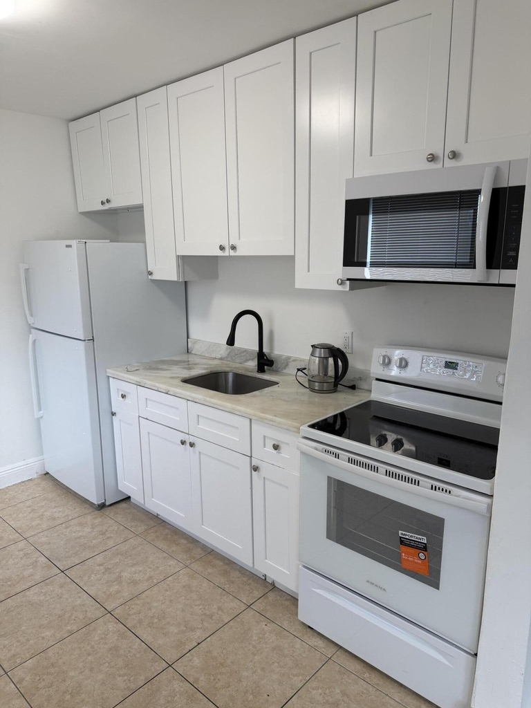 760 Nw 4th Street - Photo 1