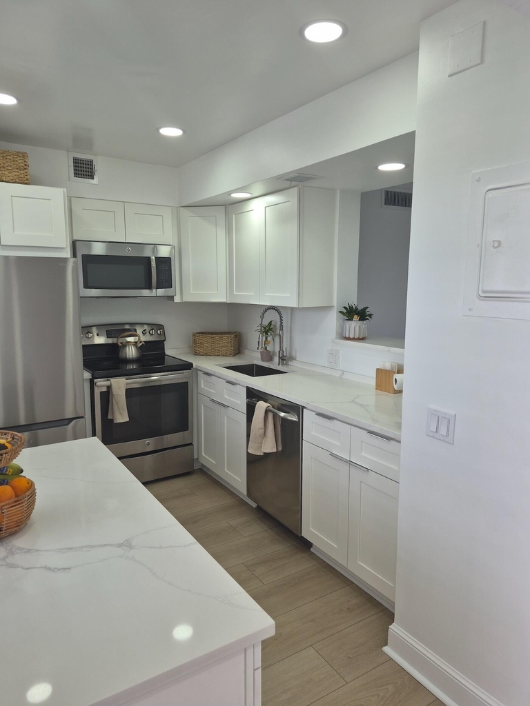 3050 N Palm Aire Drive - Photo 2