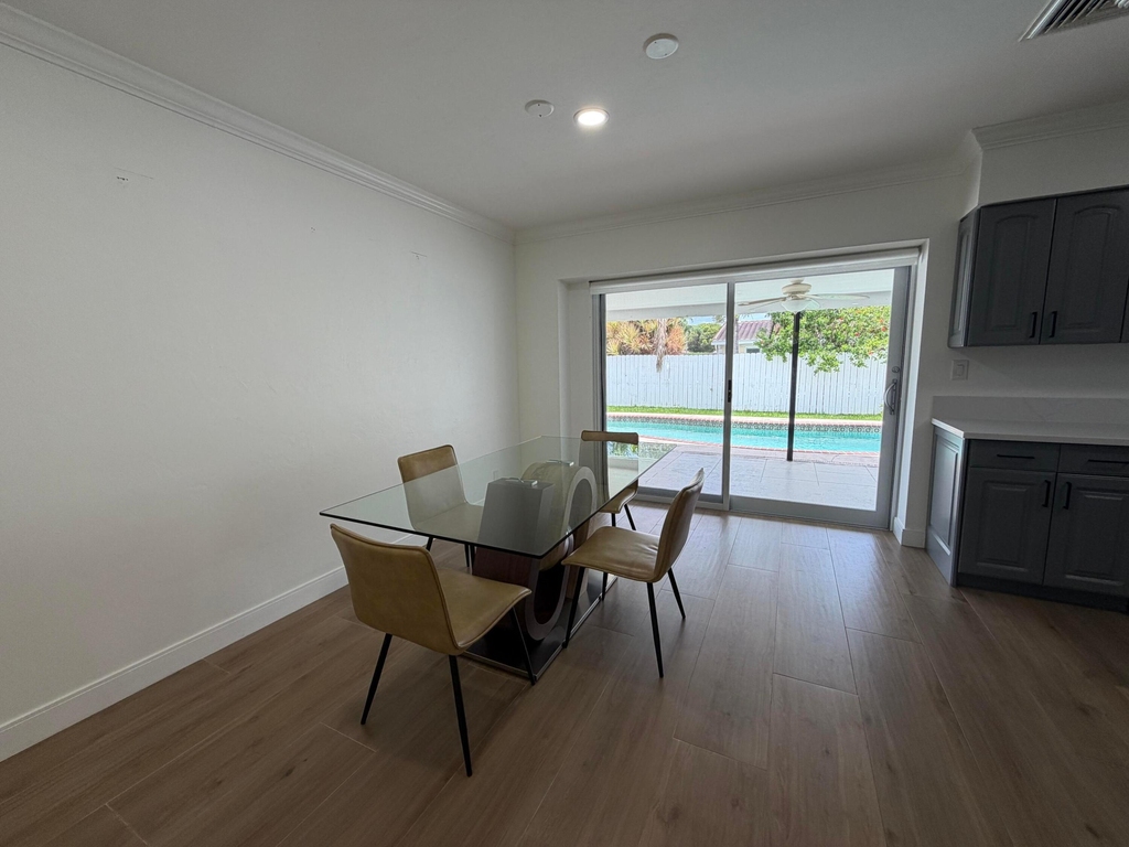 498 W Conference Drive - Photo 8