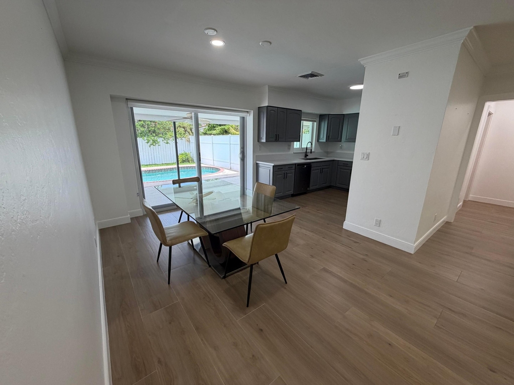 498 W Conference Drive - Photo 9