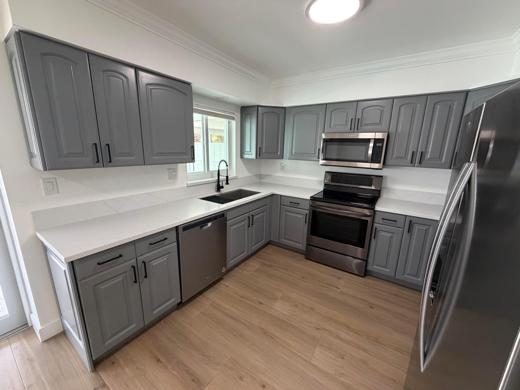 498 W Conference Drive - Photo 0
