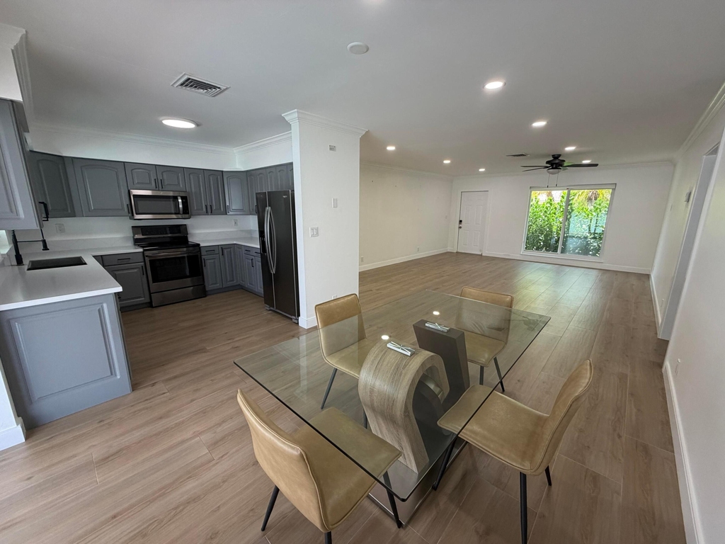 498 W Conference Drive - Photo 1