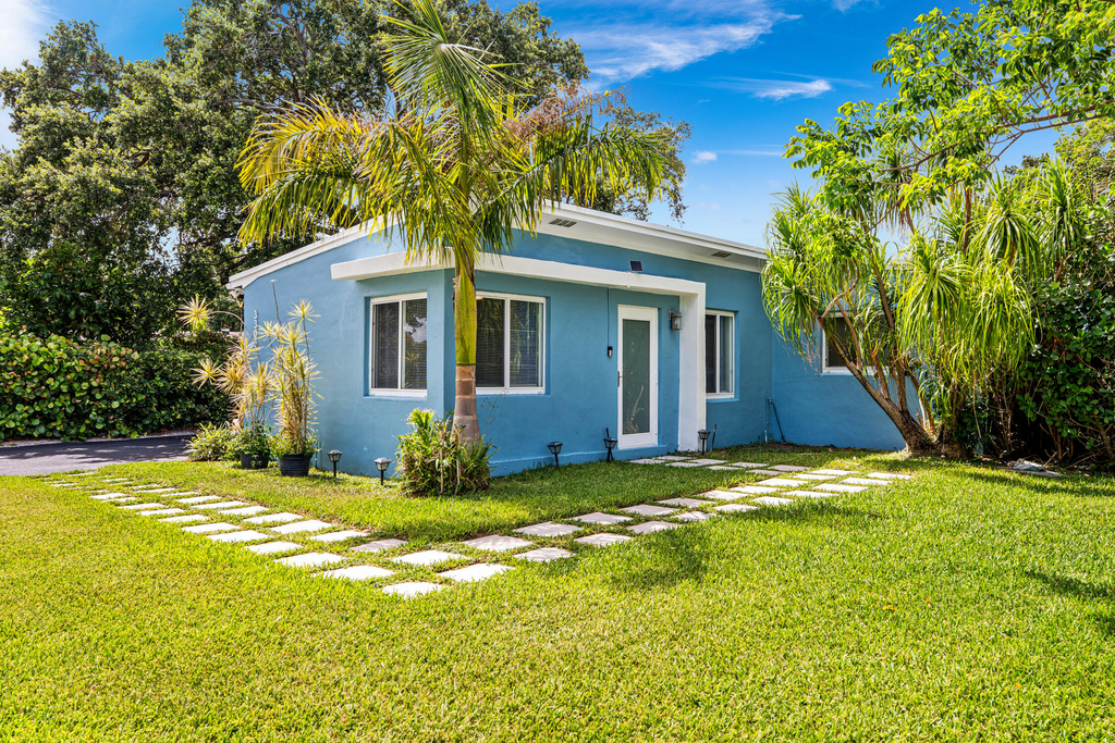3305 Sw 15th Street - Photo 0
