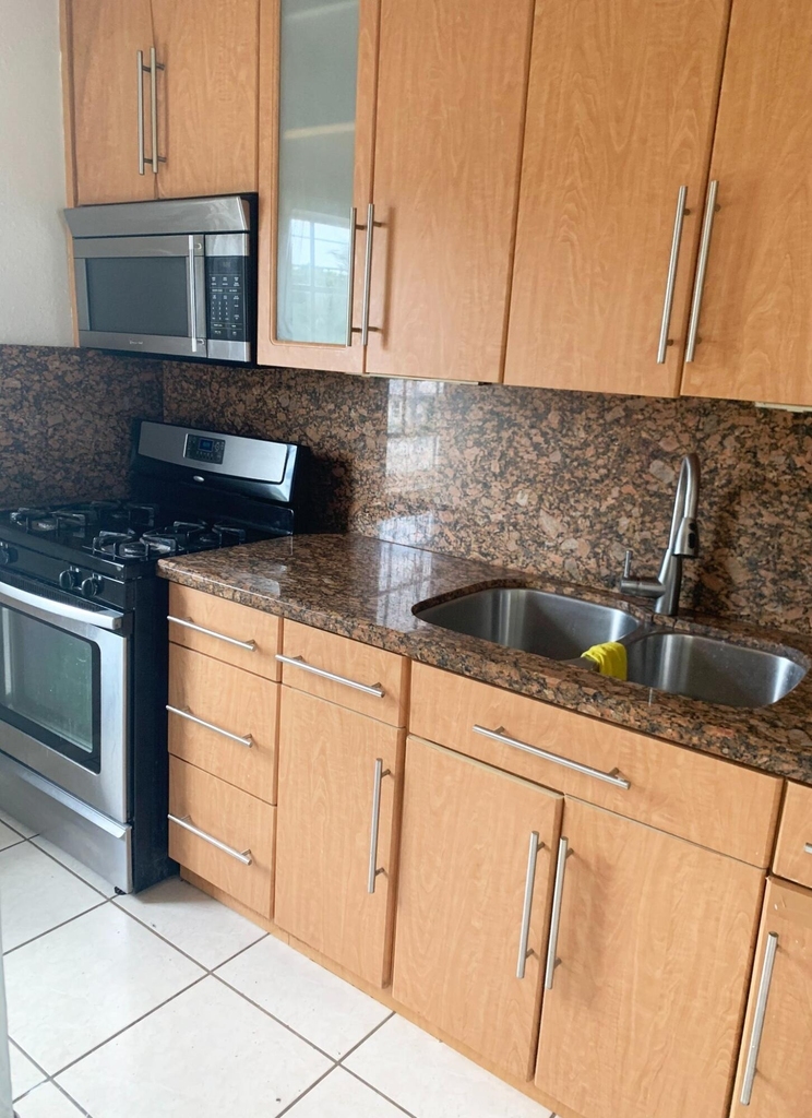 555 Sw 16th Avenue - Photo 2