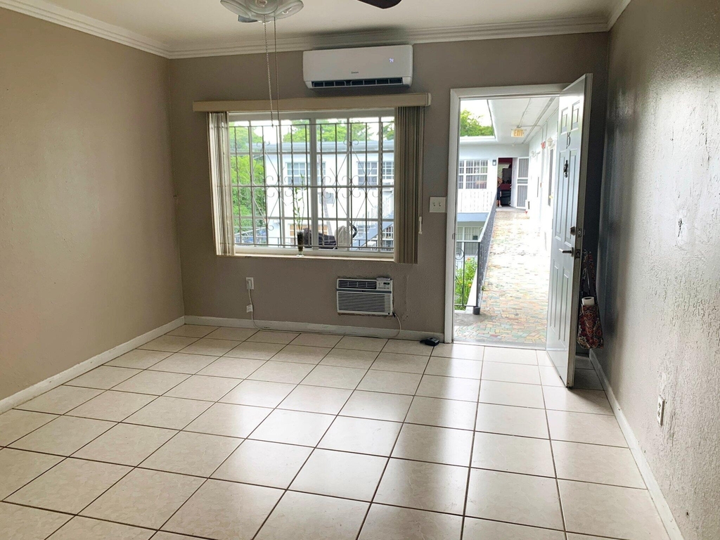 555 Sw 16th Avenue - Photo 1