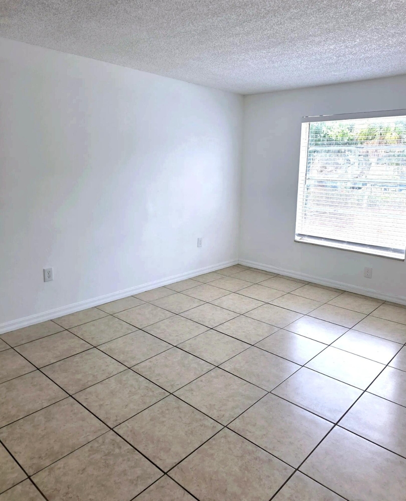 431 Executive Center Drive - Photo 6