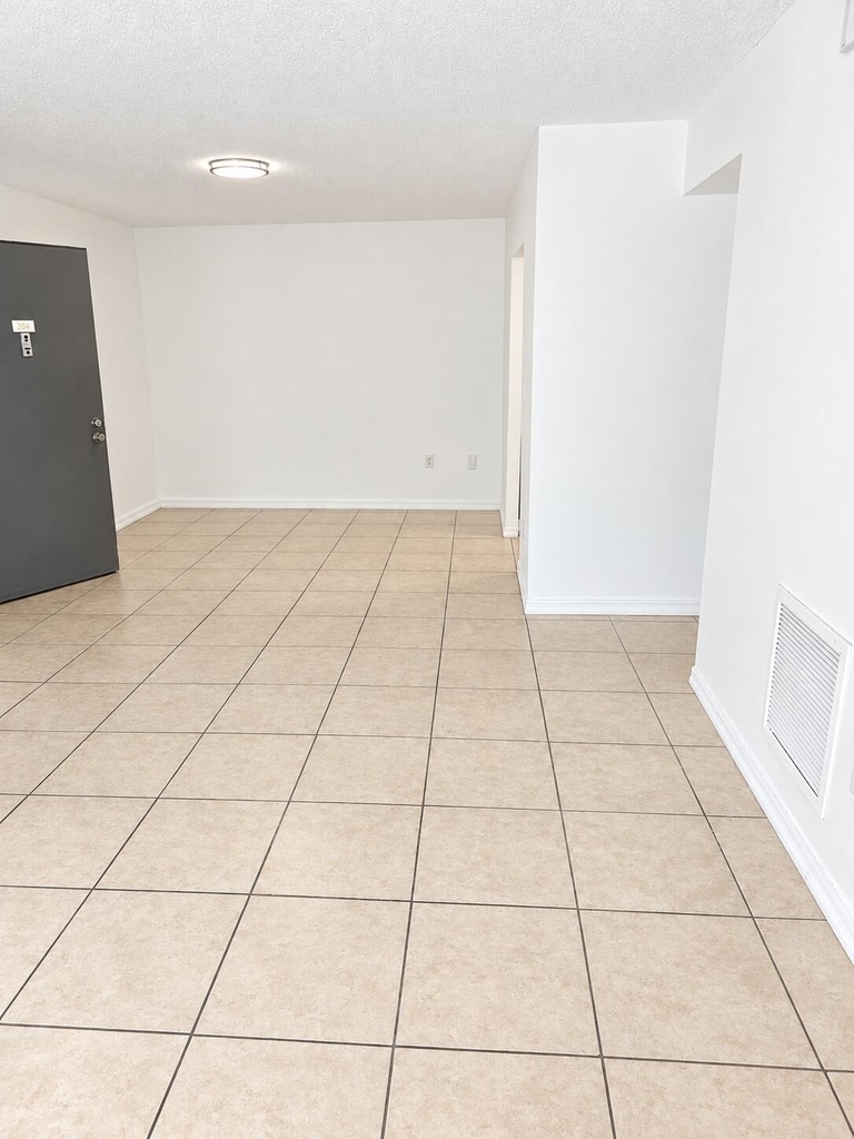 431 Executive Center Drive - Photo 3