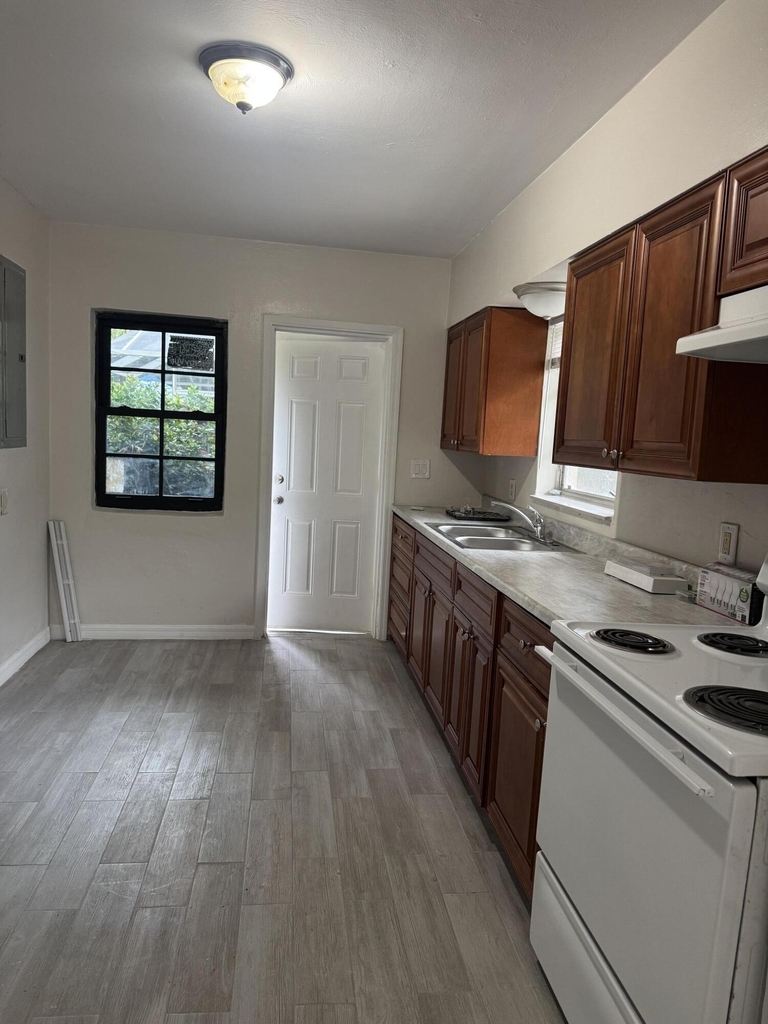 510 Hibiscus Avenue - Photo 7
