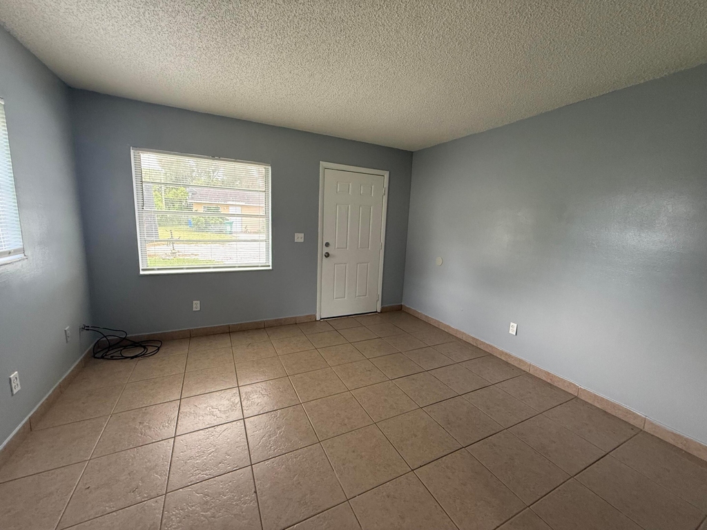 5006 Sanibel Avenue - Photo 3
