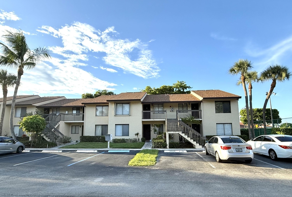 6649 Somerset Drive - Photo 1