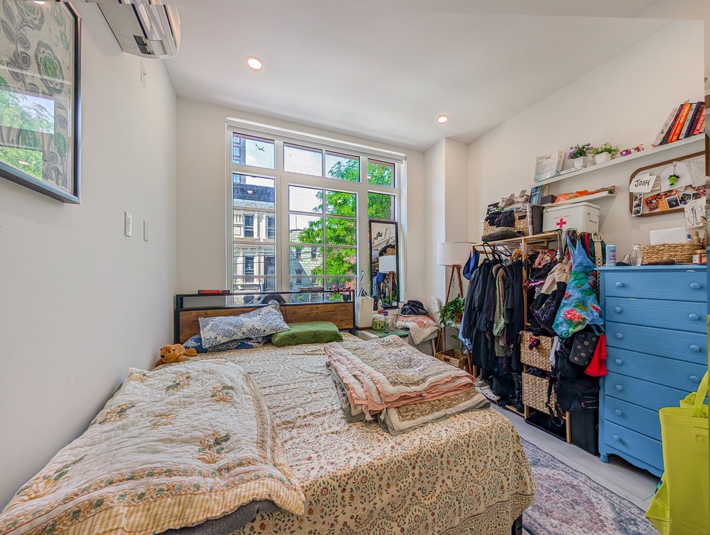 388 Vernon Avenue - Photo 2