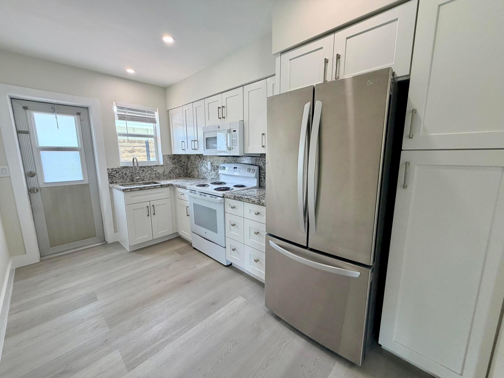 2020 Ne 56th Court - Photo 3