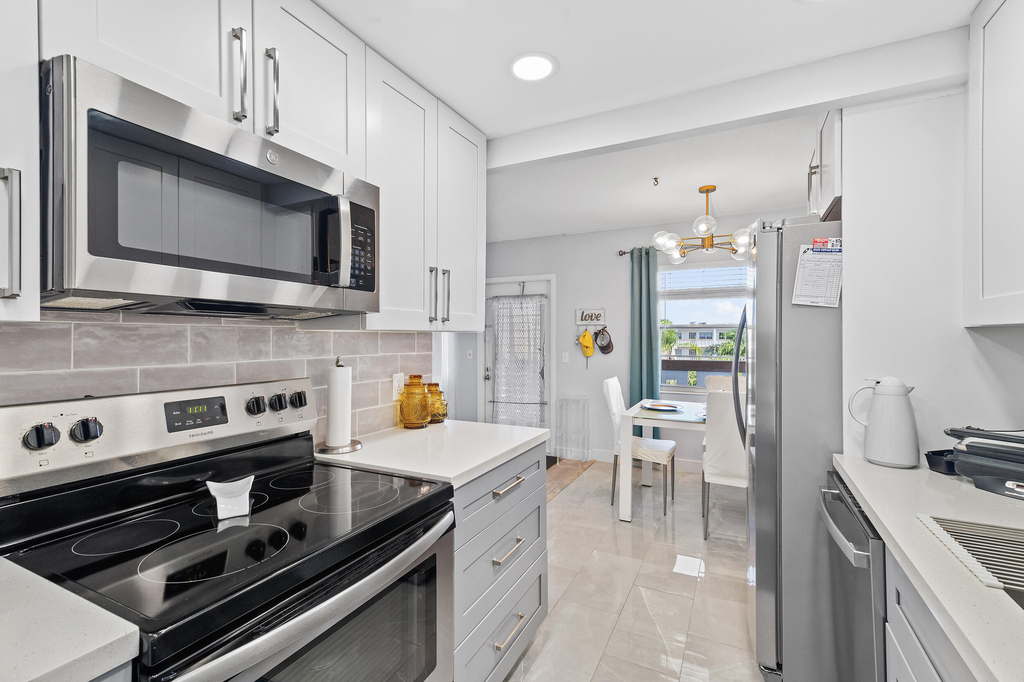 4064 Cornwall D - Photo 5