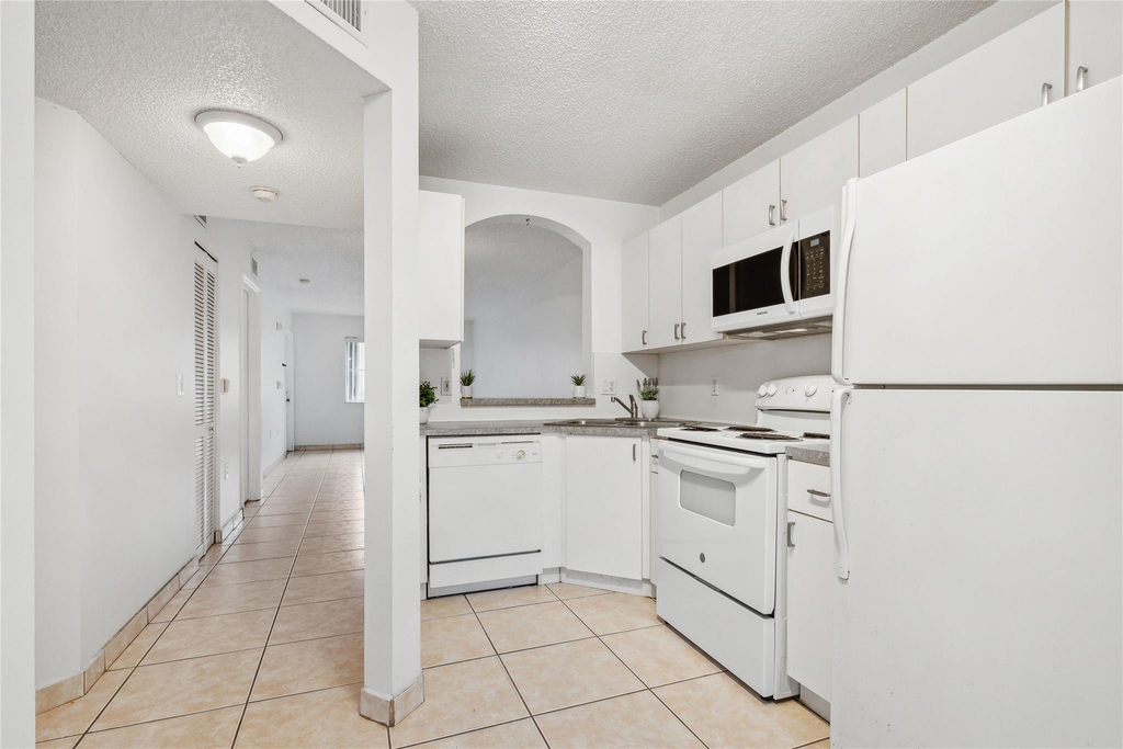 2173 Nw 78th Avenue - Photo 2