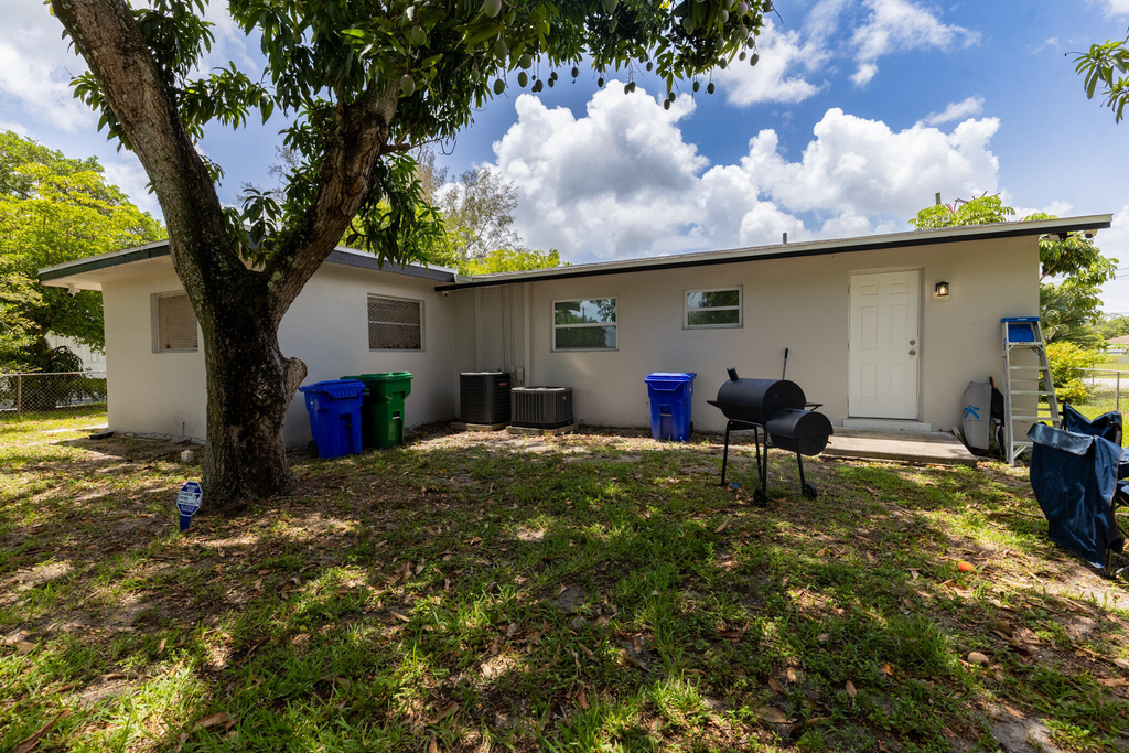 2921 Nw 11th Street - Photo 1