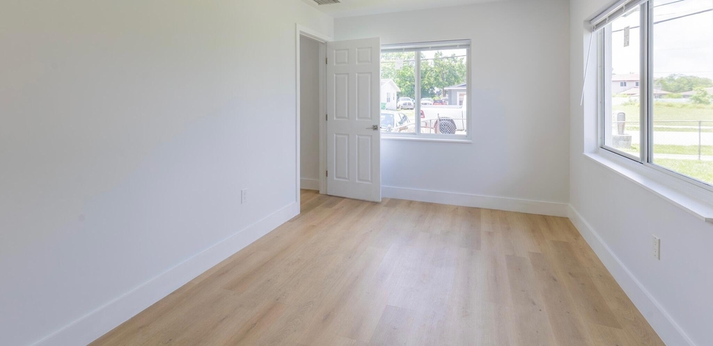 2921 Nw 11th Street - Photo 4