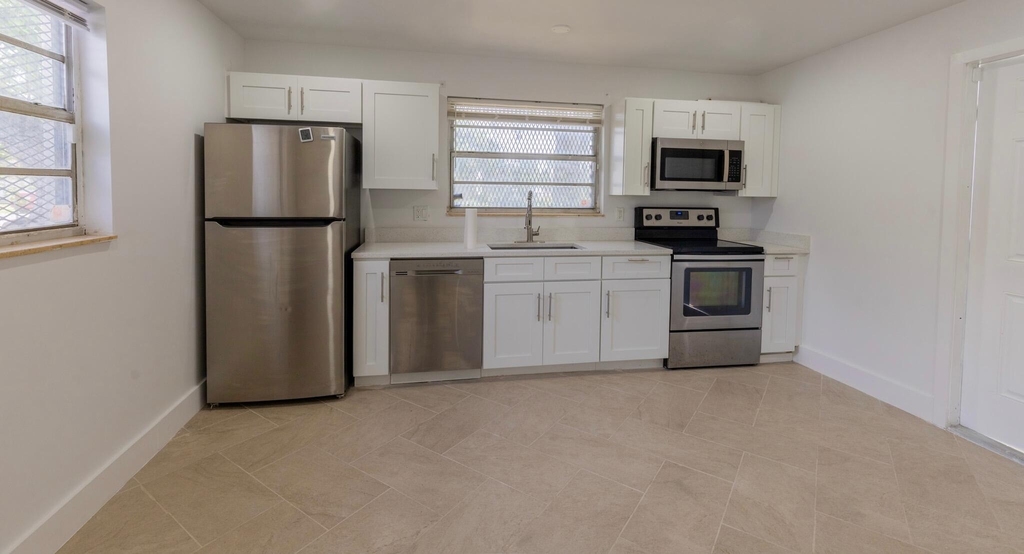 2921 Nw 11th Street - Photo 2