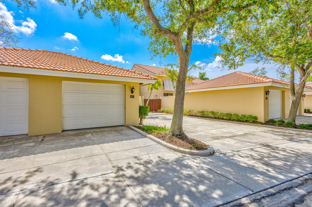 227 Old Meadow Way - Photo 2