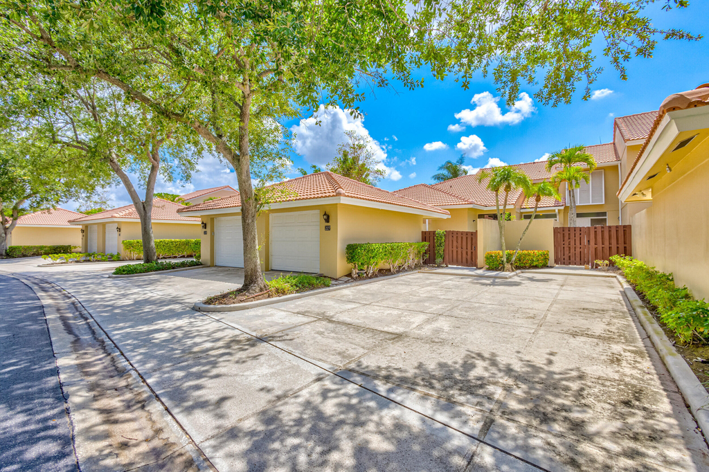 227 Old Meadow Way - Photo 0