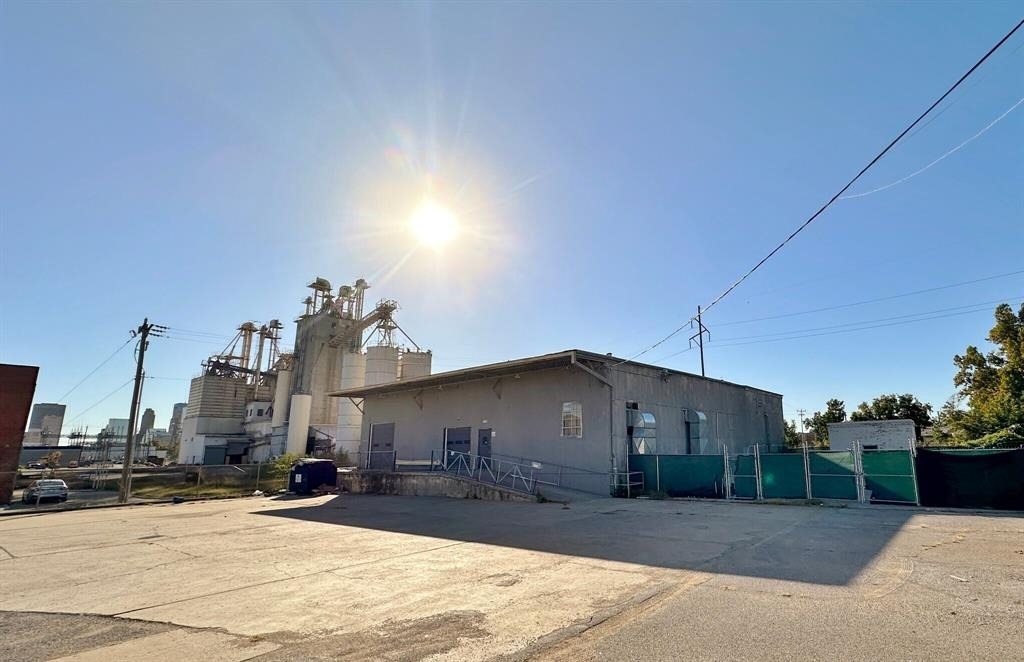 1210 Nw 4th Street - Photo 0