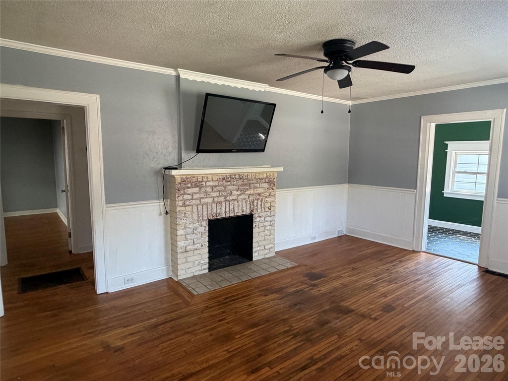 512 W 8th Avenue - Photo 1