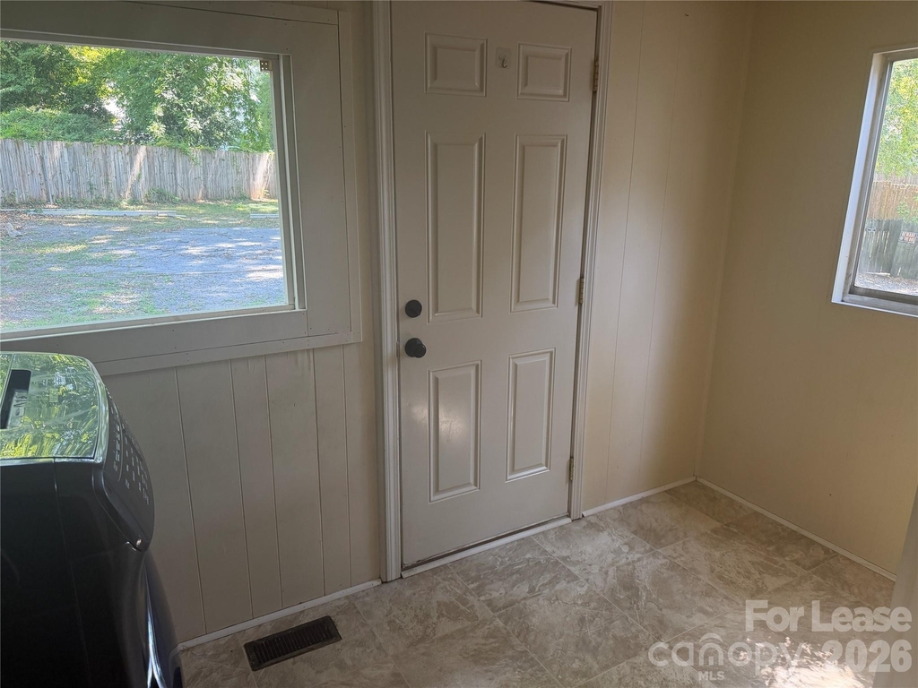 512 W 8th Avenue - Photo 9