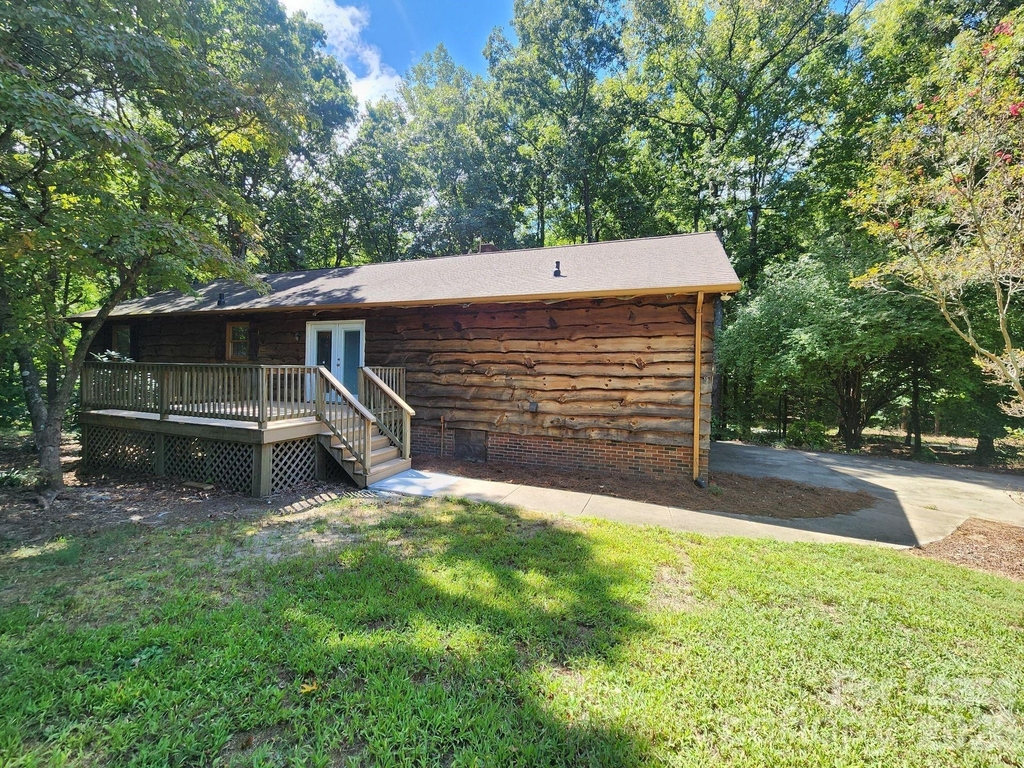 9000 Oakridge Drive - Photo 0