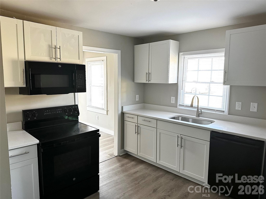 920 Holt Street - Photo 0