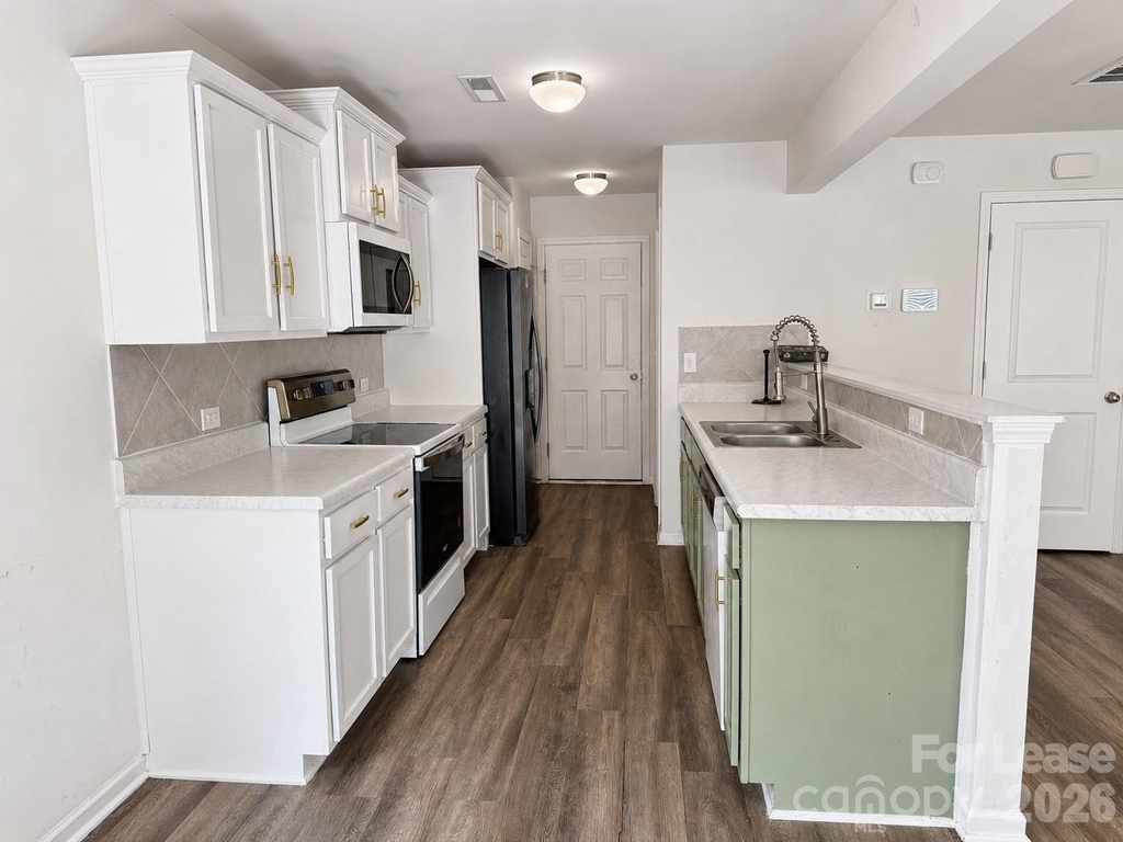 3220 Capitol Drive - Photo 3