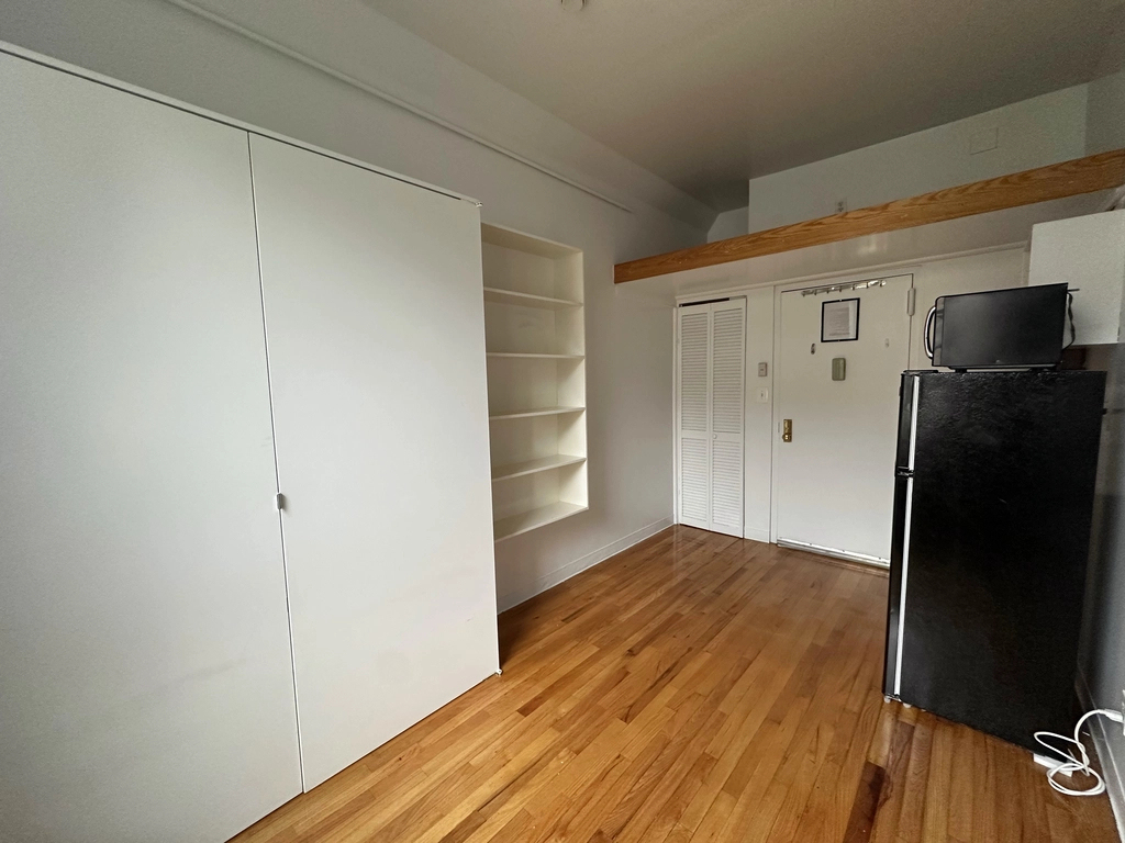 14 St Marks Place - Photo 2