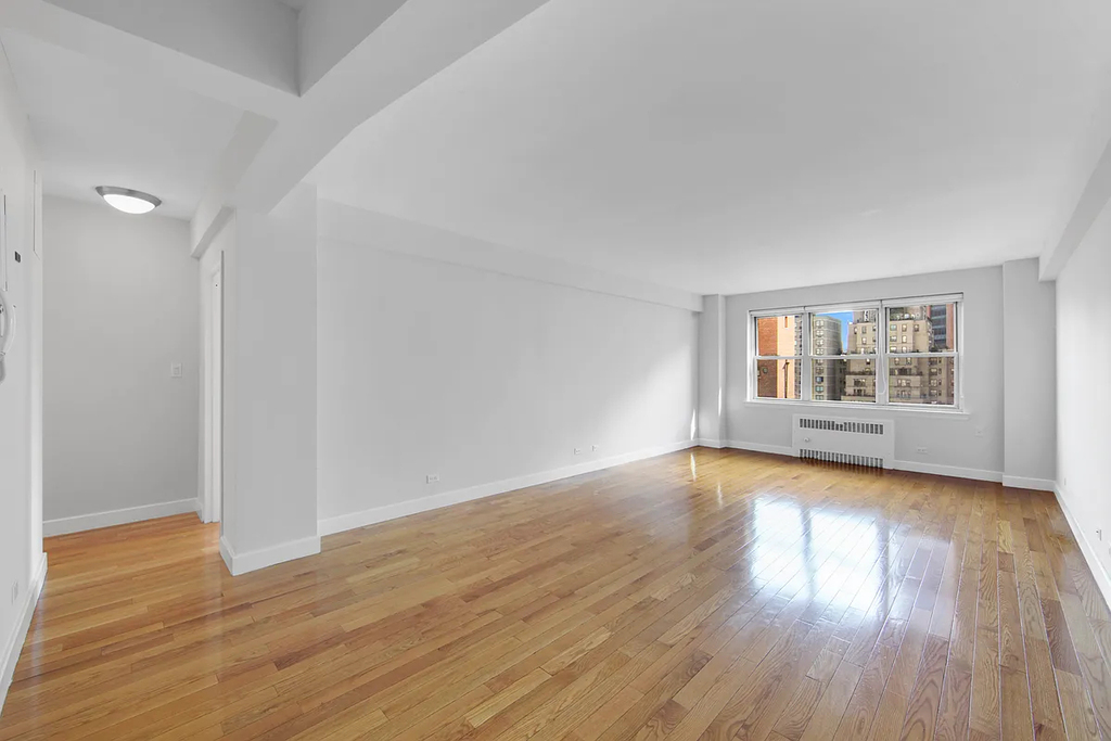 37th st and Park Avenue - Photo 2