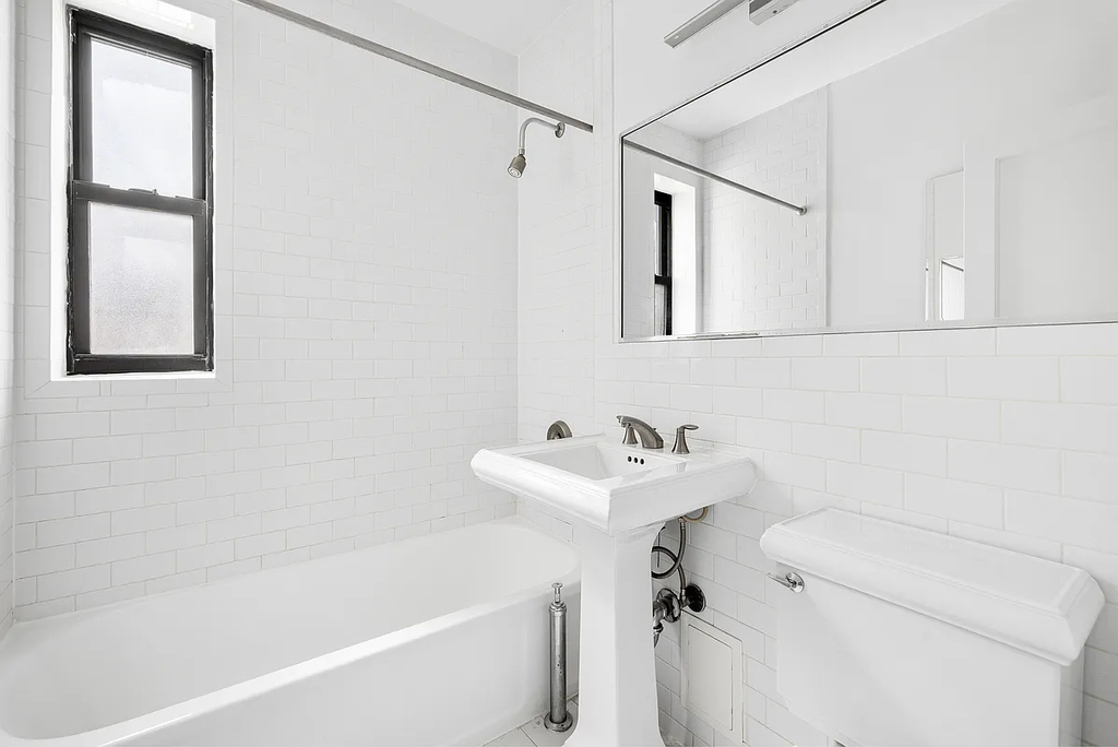 East 61st Street - Photo 5