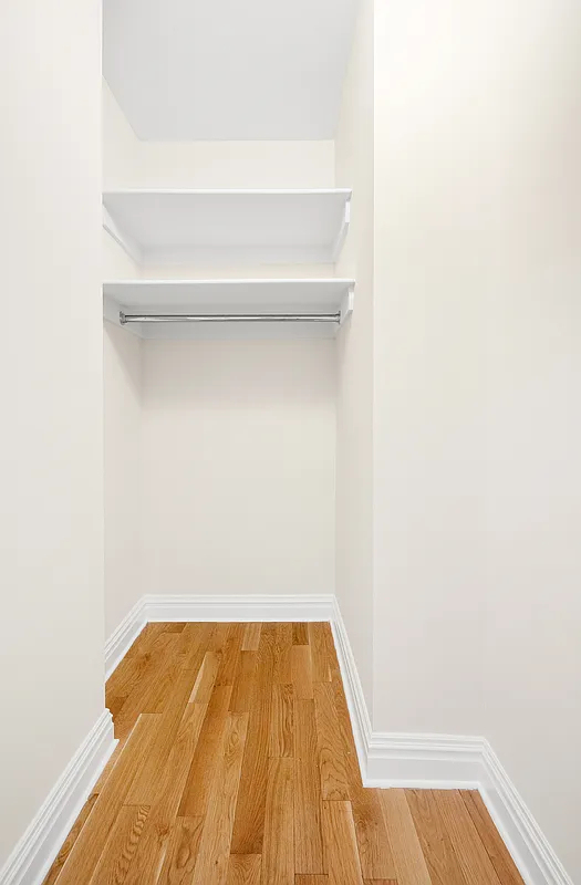 East 61st Street - Photo 3