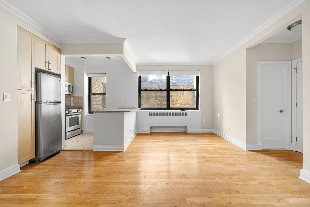 East 61st Street - Photo 1