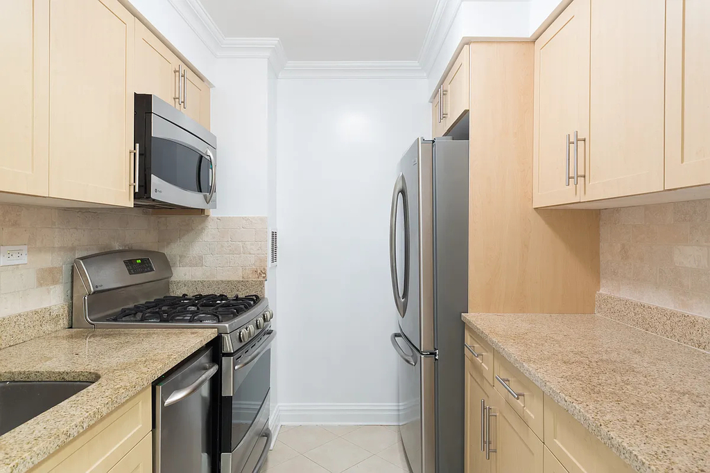 West 89th Street - Photo 1